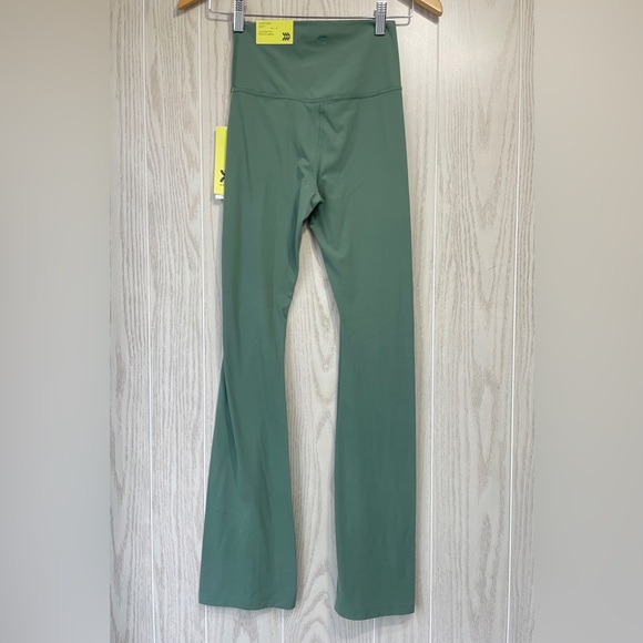 All In Motion Every Day Soft Ultra High-Rise Boot Cut Green Leggings Size XS NWT - Picture 4 of 4